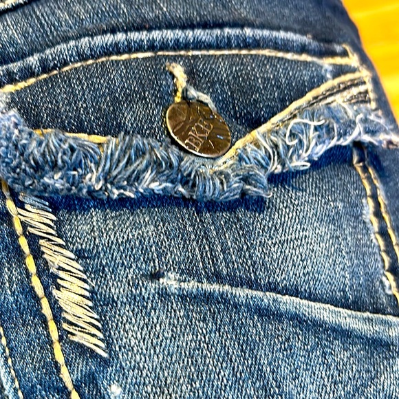 BKE Sabrina, stretch jean shorts - Picture 7 of 7